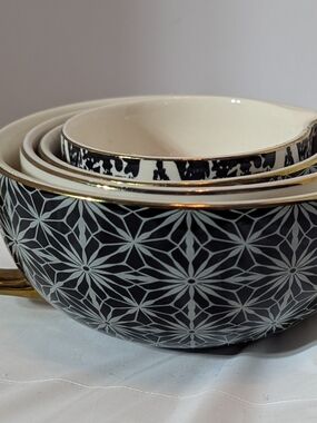 Thyme & Table Black w/ White Snow Flake Design 4 piece Measuring Cups